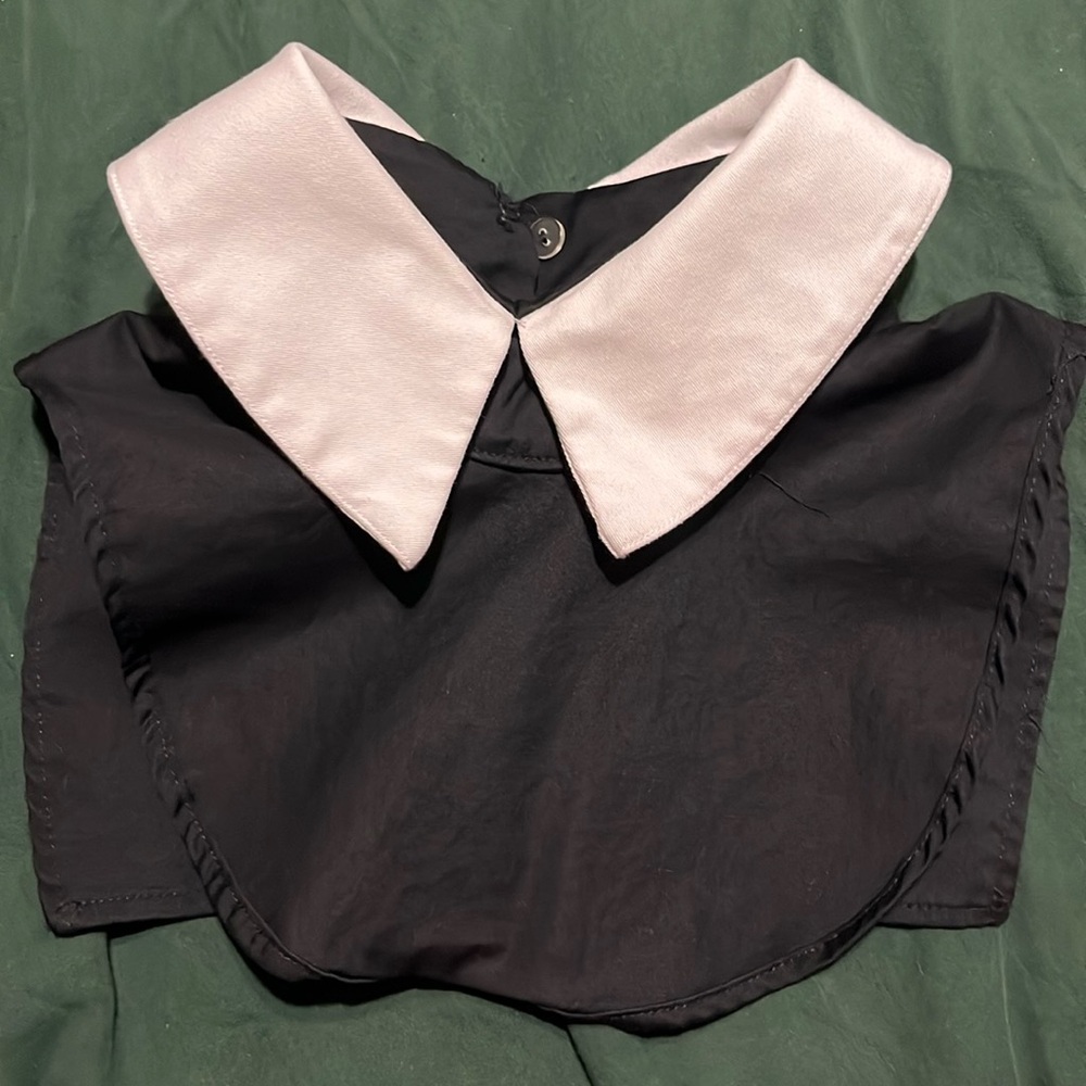 DEANDRI collar. 

Never used. Like new.